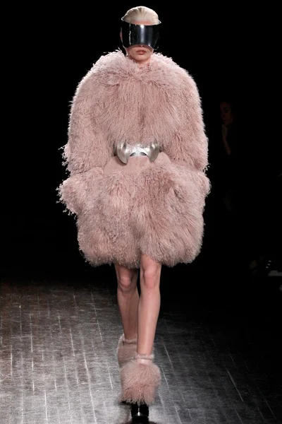 Look 17